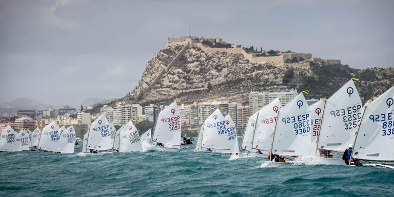 Els regatistes Iker Múgica i Joan Domingo es proclamen campió i sotscampió del Campionat d’Espanya d’Optimist