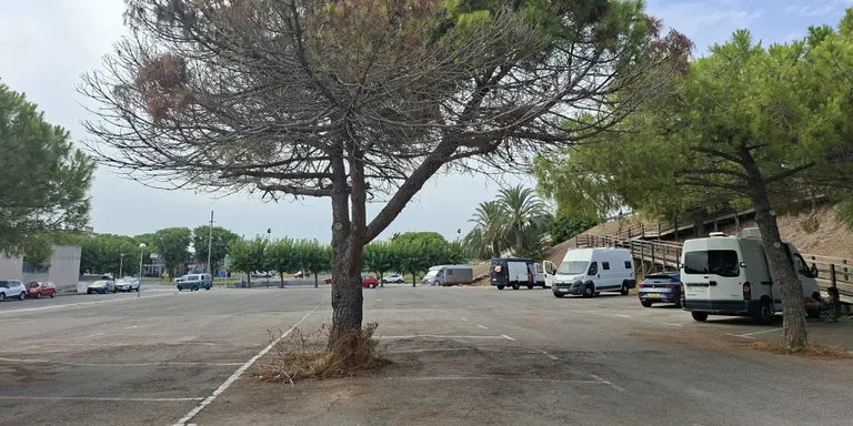 Ajornada la signatura per fer pisos protegits a l'aparcament de les Dunes