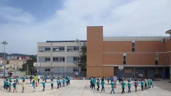 El consistori i el Departament d’ensenyament treballen per obrir una nova línia d’I3 a l’Escola Montbui