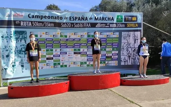 La rierenca Júlia Suárez es proclama campiona d’Espanya de marxa en ruta sub16