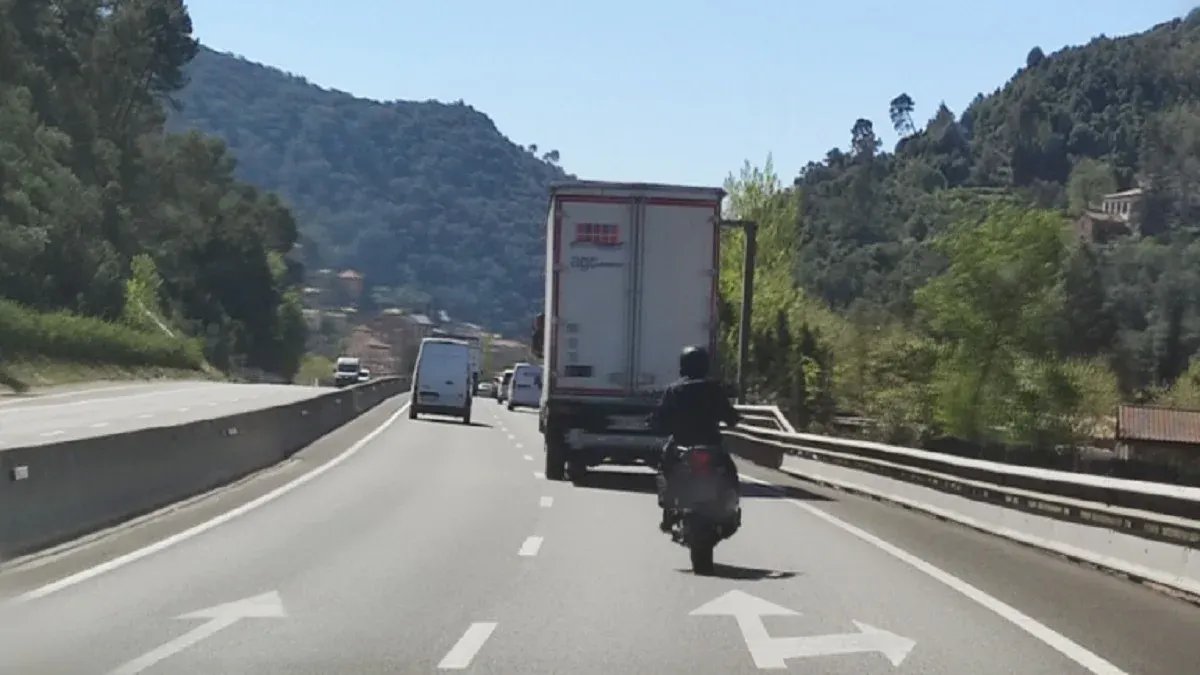 Trànsit posa en circulació al Vallès Oriental motos espiell per controlar d’incògnit els comportaments incorrectes a la carretera