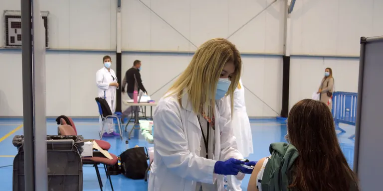 Salut obre la vacunació per a les persones entre 35 i 39 anys