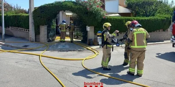 Incendi en el garatge d’un habitatge al barri de Clarà de Torredembarra