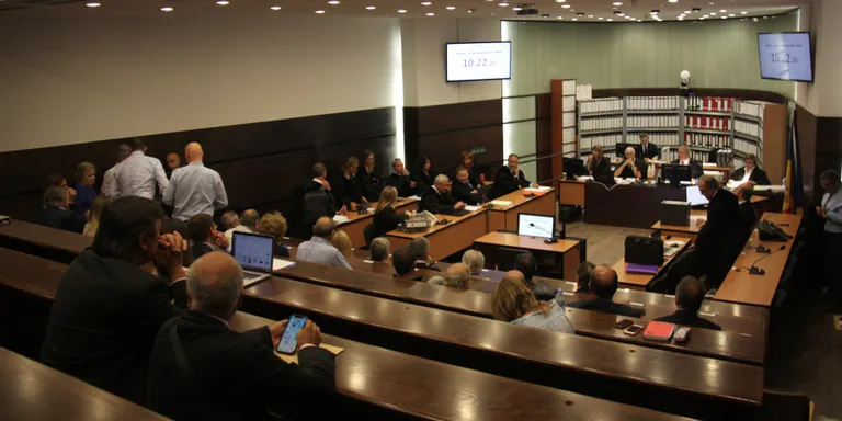 El primer judici del 'cas BPA' es torna a suspendre dues hores després d'haver-se reiniciat amb un nou tribunal