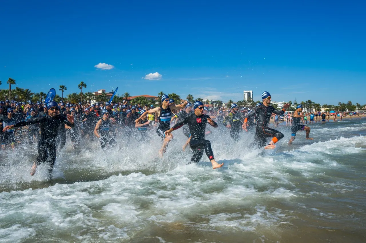Laura Bota i Luis Miguel Carrasco s’imposen al Triatló de Cambrils en modalitat Olímpic