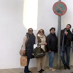 El autor del mural de Fernanda y Bernarda en COPE Utrera (98.1 FM) - episode art