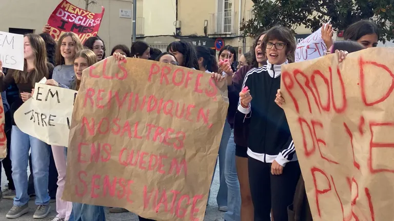 Alumnes de La Serreta i l'Estatut planten cara a la cancel·lació dels viatges d’estudis