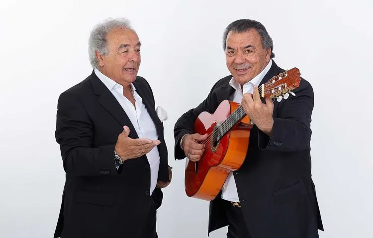 Los del Río celebran en COPE Utrera el 25º aniversario del numero 1 logrado por «Macarena» en Estados Unidos