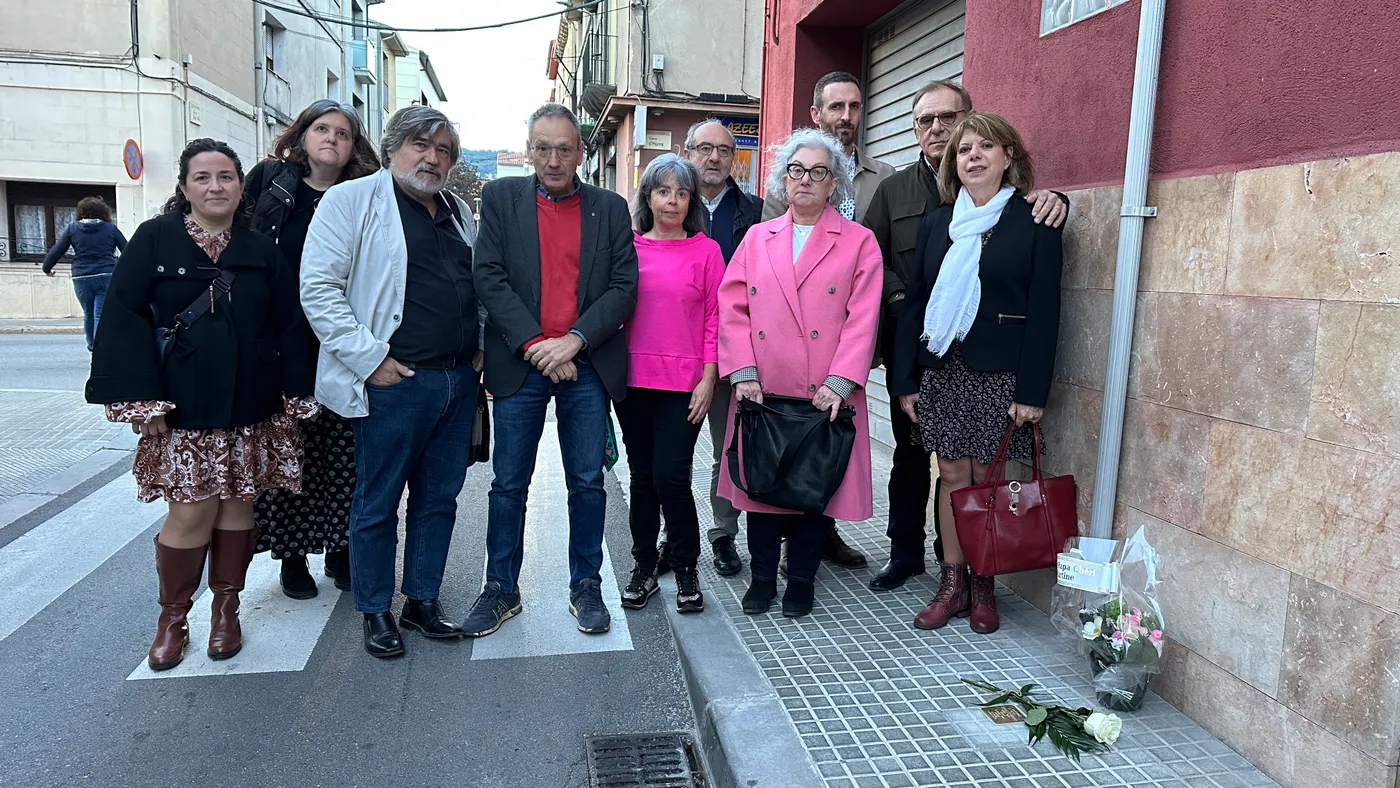 El projecte ‘Stolpersteine’ es tanca a Caldes amb la col·locació de la 12a i última llamborda d’homenatge als deportats locals als camps nazis