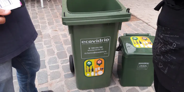 Campanya a Caldes per fomentar el reciclatge d’envasos de vidre als establiments d’hostaleria i restauració