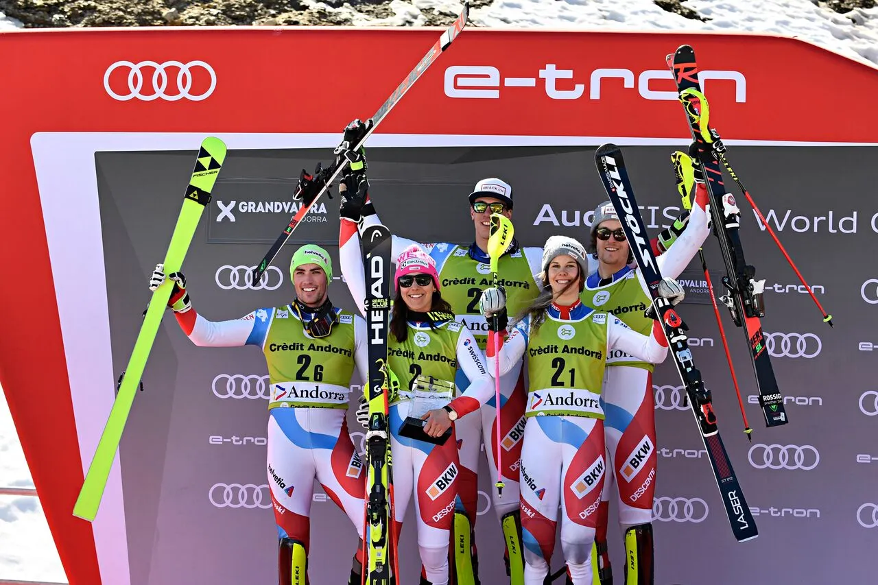 L'equip de Suïssa, guanyador del Team Event de la Copa del Món d'esquí alpí (Foto: Oriol Molas/Grandvalira)