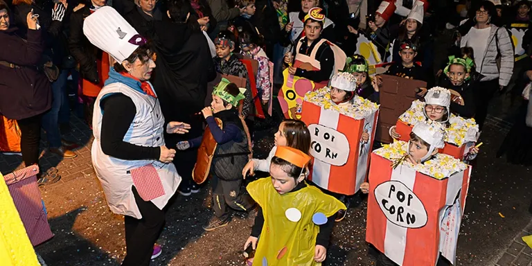 Disfresses, comparses, rues i ball ompliran el Carnaval 2017 d'aquest cap de setmana