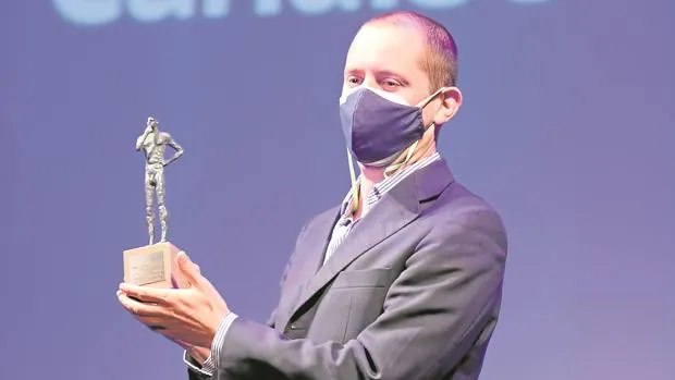 «Utrera es Cultura» recibe a Olmo Figueredo, productor de la película que ha servido para estrenar «Cineápolis Utrera»