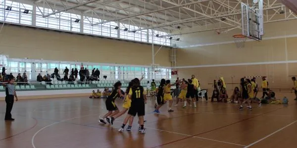 Els conjunts cadets femenins del CB Altafulla s’enfronten aquest divendres en un partit amb victòria groc-i-negra