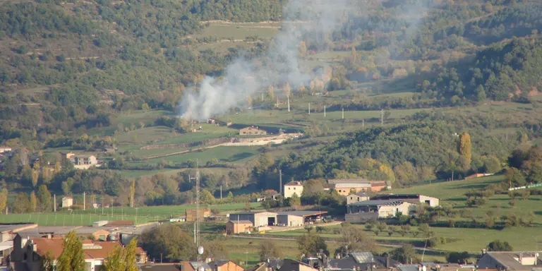 Un incendi afecta una granja a Alàs