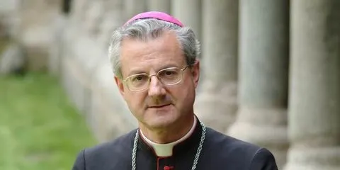Joan-Enric Vives es felicita per la beatificació de Joan Pau II