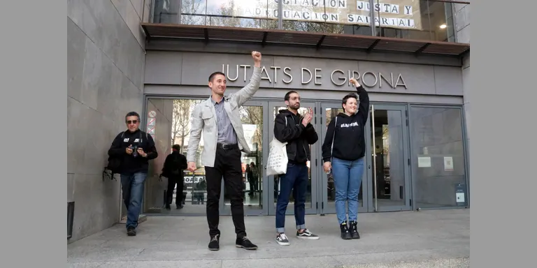 Primer judici suspès per la llei d'amnistia: s'ajorna la vista pel tall de l'AVE a Girona l'aniversari de l'1-O