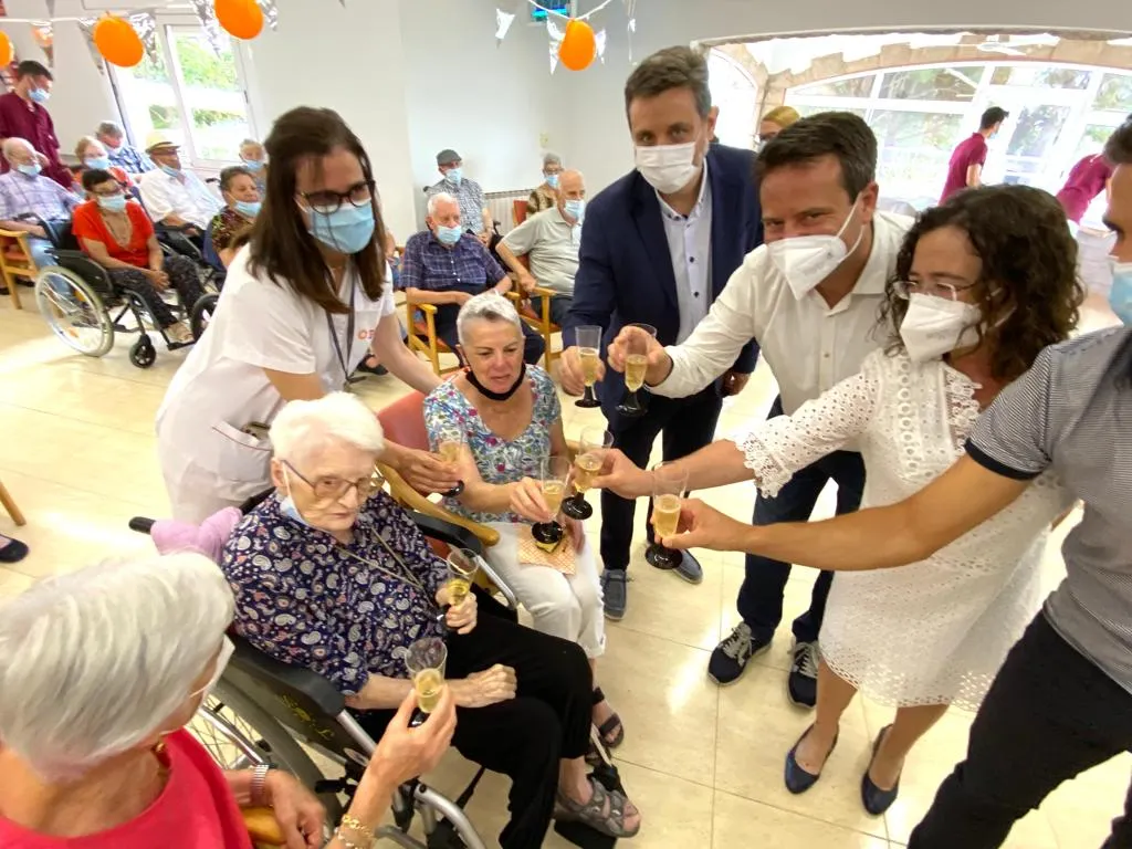 L’Ajuntament de Cambrils participa en l’homenatge a María González pel seus 100 anys