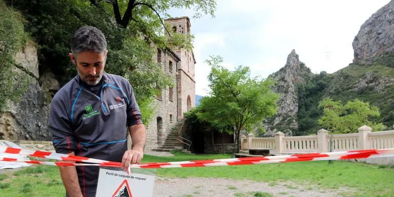 Despreniments de roques obliguen a tallar l'accés a l'ermita d'Arboló