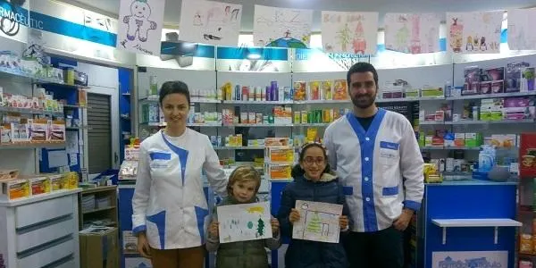Eric Fle i Rim Sekhsookh, guanyadors de l’11è Concurs de Dibuix de la Farmàcia Susana Domingo d’Altafulla