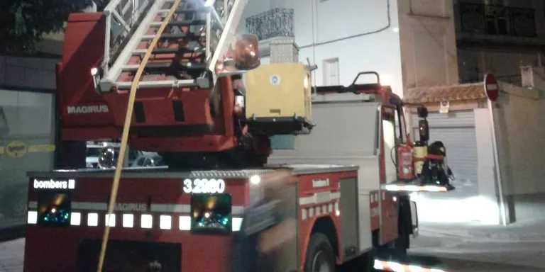Foc en una cuina d'un edifici del passeig de Joan Brudieu de la Seu