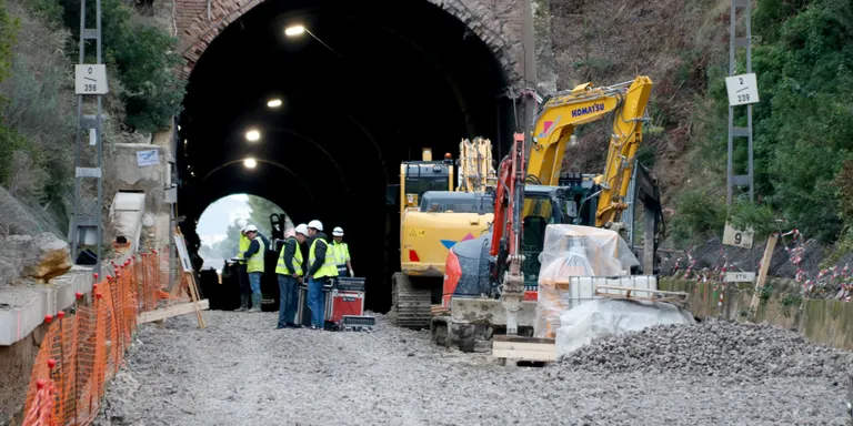 Les obres d’ampliació del túnel de Roda i d’implantació del tercer fil acabaran al març i estaran a ple rendiment al juny
