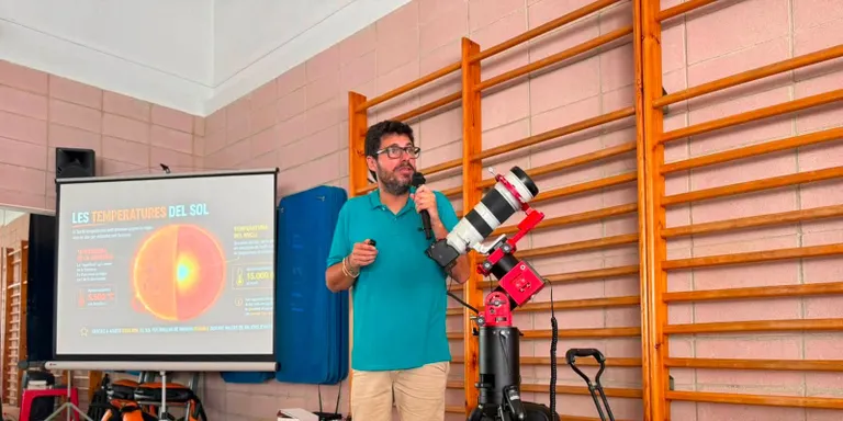 Sessió divulgativa sobre l'eclipsi solar al barri del Fornàs