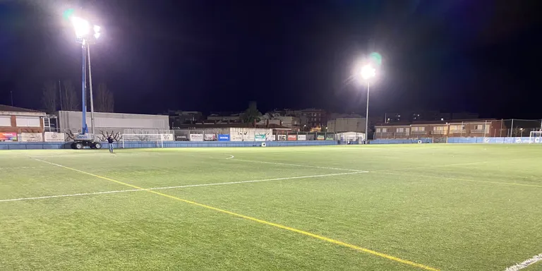 El camp de futbol del Morell canvia la seva instal·lació lumínica