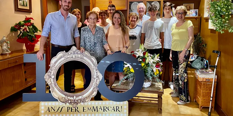 Caldes repren els homenatges institucionals a avis i àvies centenaris per primer cop des d'abans de la pandèmia