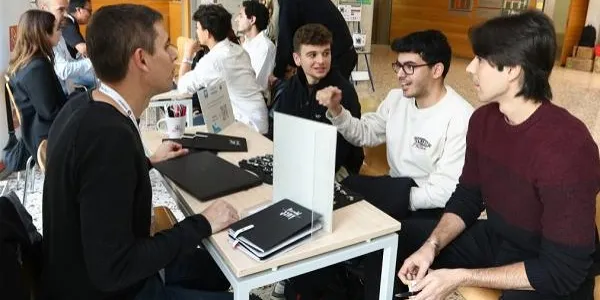 El 70% dels primers contractes dels graduats de la URV duren menys d’un any