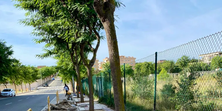 Comencen les obres d’arranjament de les voreres al carrer Flix