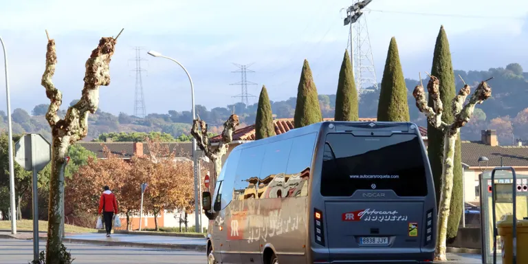 Centelles posa en marxa un servei de bus gratuït per millorar la mobilitat i salvar l'important desnivell del municipi