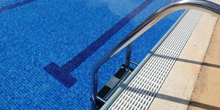 Obertes les contractacions de personal per al servei de piscines i casals d'estiu