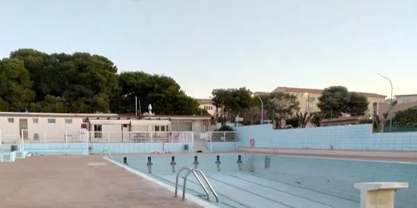 Castellarnau: "Sóc rotunda, [aquest estiu] no hi haurà piscina"