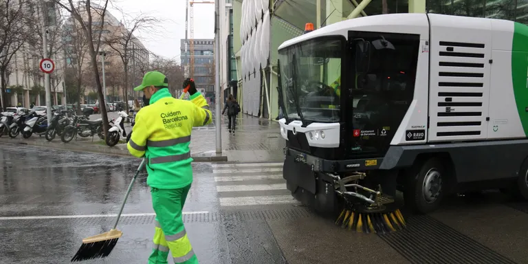 Barcelona demana "tots els esforços" per evitar la vaga de neteja i escombraries: "Hi ha temps per a l'acord"