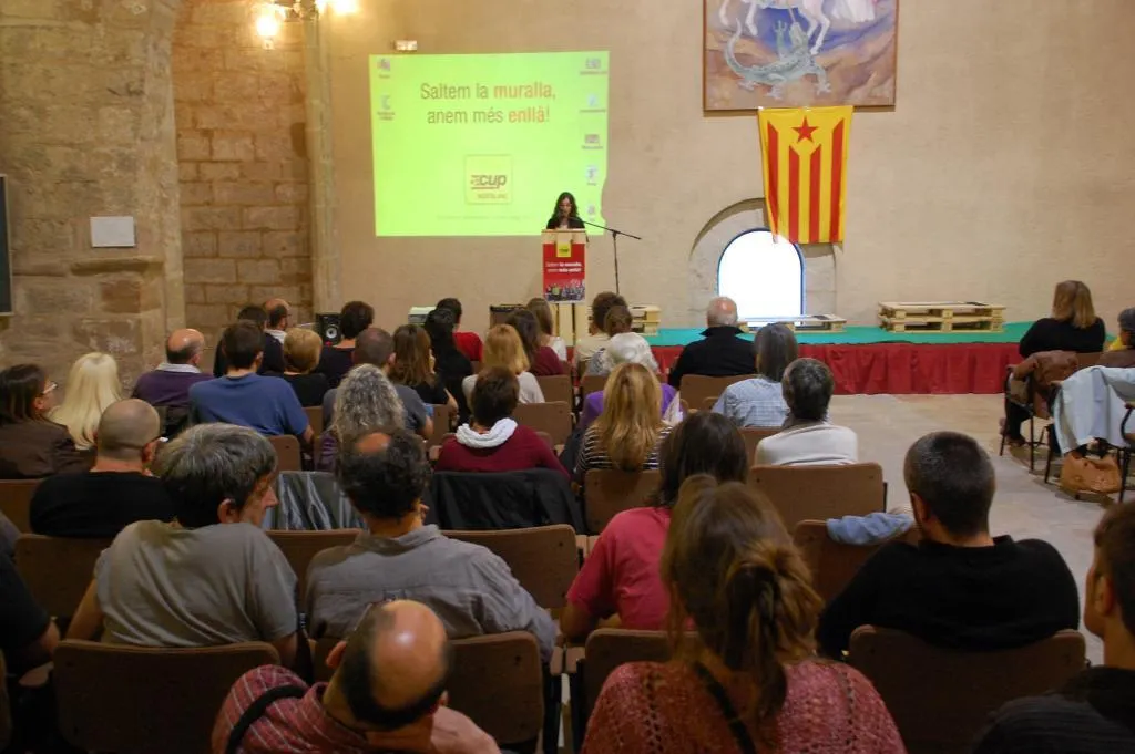 L'assemblea es va fer a la Sala Noble del Calisay ( Foto: Xavi Salbanyà )