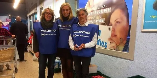 Una vintena de voluntaris col·laboren en la vuitena edició del Gran Recapte a Altafulla