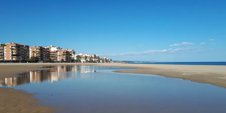 Es torna a formar una llacuna a la platja de la Paella