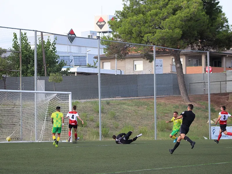 El primer gol d'Aitor ha obert el camí de la victòria de l'Olímpic al derbi
