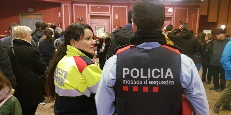 Els 25 col·legis electorals obren sense incidències enmig d'un nou dispositiu policial