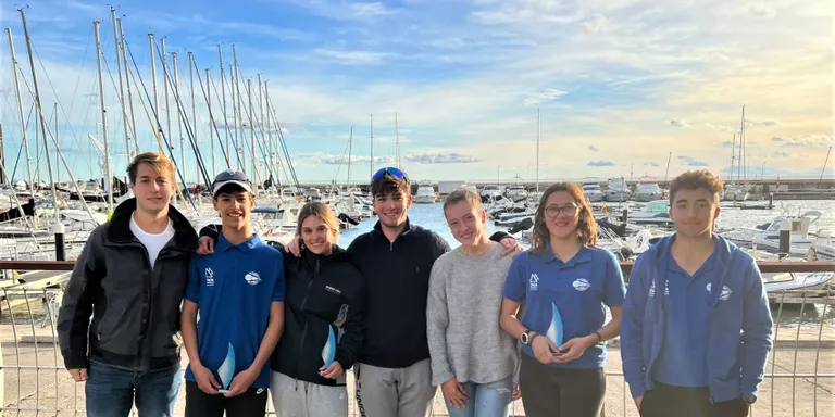 Laura Williams i Joan Fargas, regatistes del Club Nàutic Cambrils, pugen al pòdium de la Halloween Race de Salou