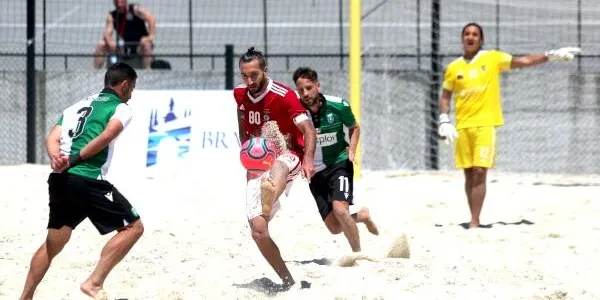 La Lliga Portuguesa de Futbol Platja arriba a l’equador de la primera fase amb el Benfica i l’Sporting CP empatats a 12 punts