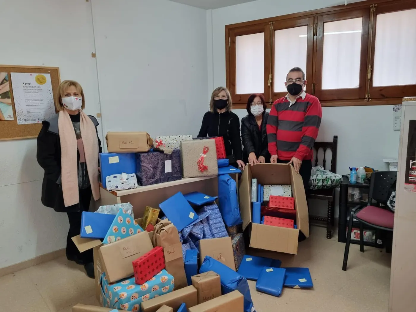 La Unió de Botiguers recull 120 articles dintre la campanya ‘Cap nen sense joguina’ i els lliura a Càritas
