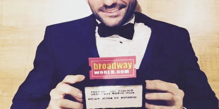 Rubén Yuste recull el premi com a millor actor de repartiment dels Broadway World per “Mar i Cel”