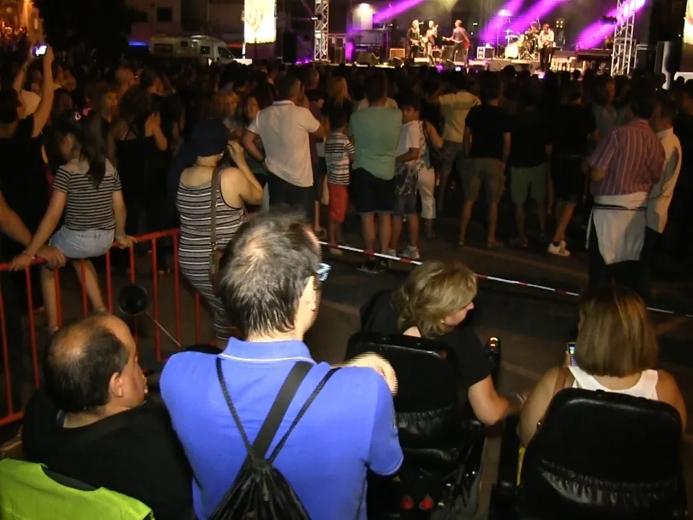 VIDEO: Una festa major amb dificultats per les persones amb diversitat funcional