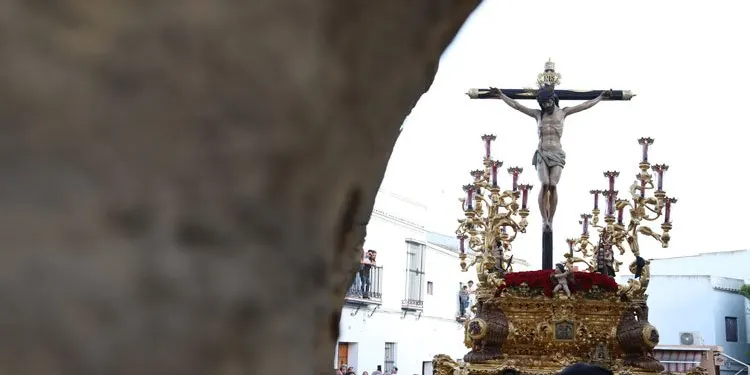 La hermandad de la Trinidad, la astronomía en la Semana Santa y el azulejo de los Gitanos en la calle Nueva, protagonistas de ‘Semana Santa en la Campiña’