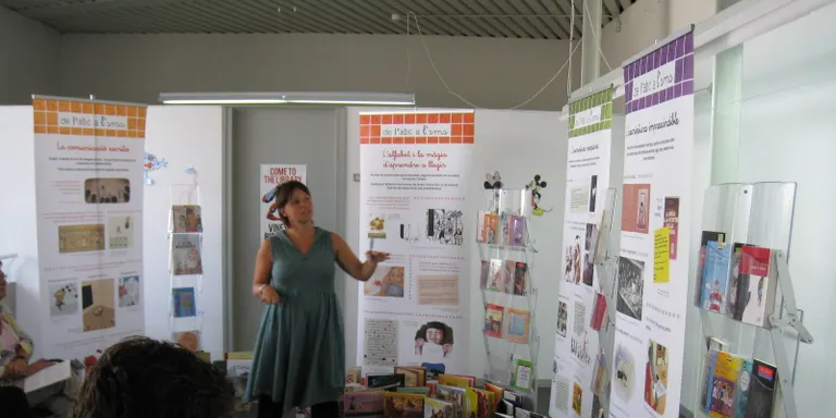 La biblioteca de Sant Agustí comença el curs amb l'exposició 'De l'ABC a l'SMS'