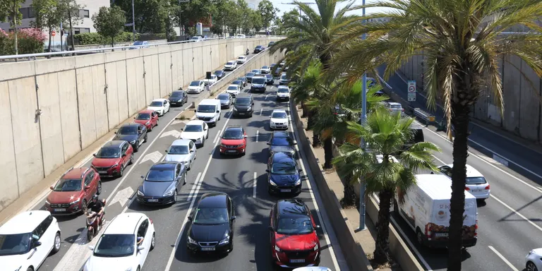 Una cinquantena de quilòmetres de retencions i congestió a l'AP-7 en la primera fase de l'operació sortida de Sant Joan
