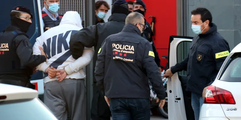 Quatre policies locals de Llinars del Vallès detinguts en un dispositiu contra una xarxa dedicada al tràfic de marihuana