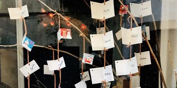 Una trentena d’infants en risc d’exclusió social han rebut un regal aquest Nadal gràcies a ‘L’Arbre dels Somnis’